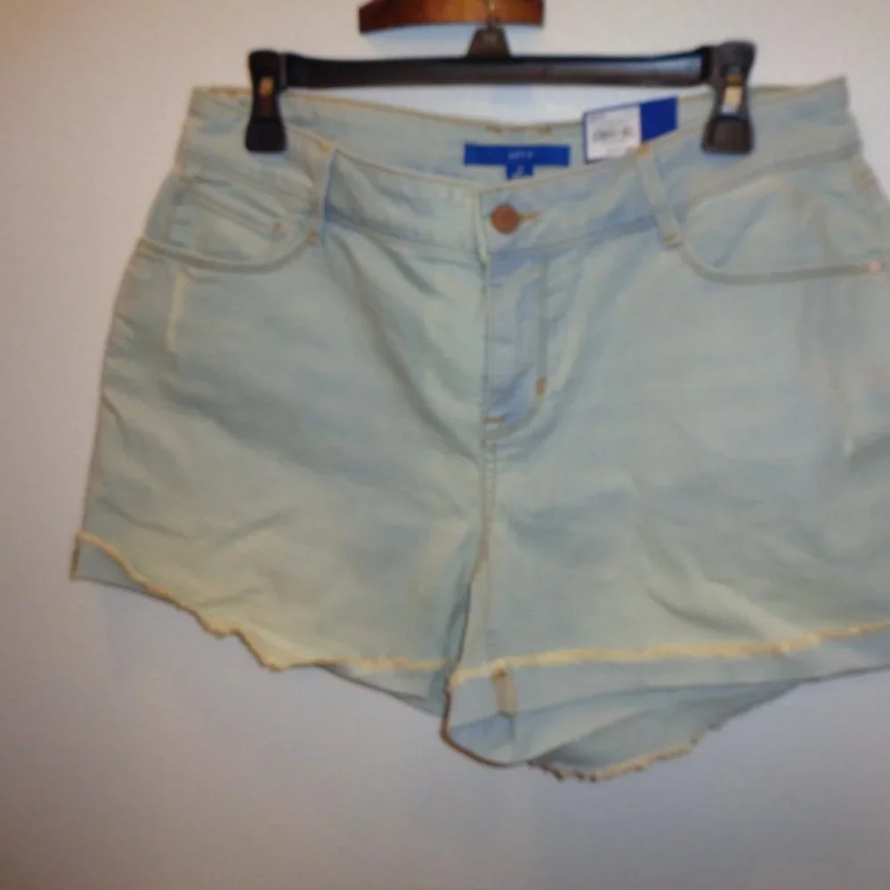 Apt. 9 Women's Jean Denim Shorts  Mid Rise  Size 12 NWT